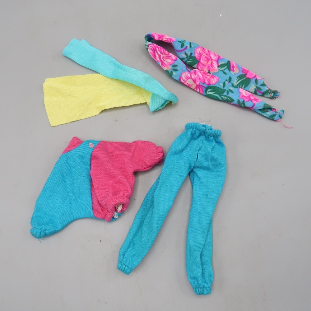 Vintage Barbie Skipper Doll 1984 Tracksuit Jogging Suit Blue Pink‎ 80s Style